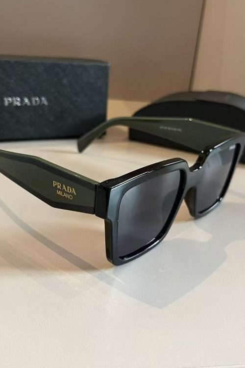 High-end fashion. must-have sunglasses for driving and traveling